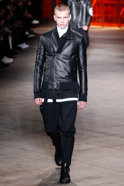 Look 1